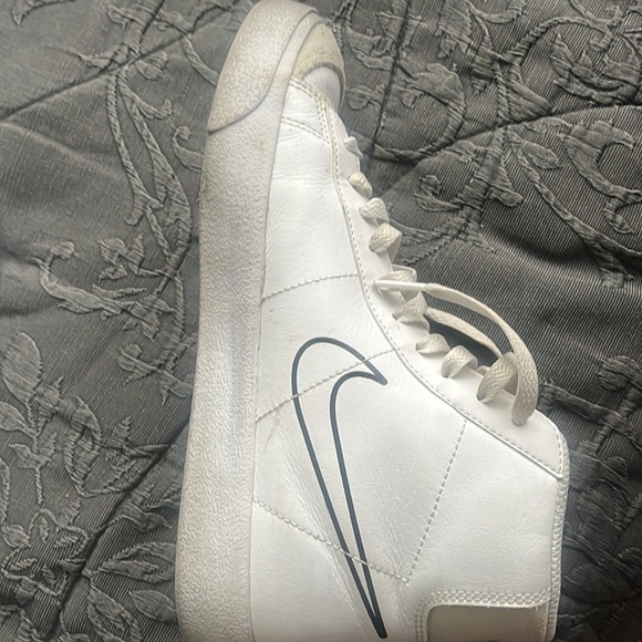 White Nike Blazers Size- 6.5Y - Picture 5 of 5